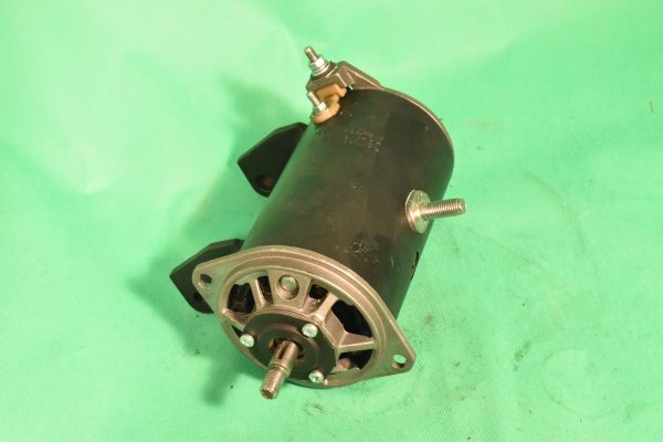 Lichtmaschine 1100 103, 124N im Austausch