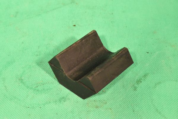 Gummi für Lagerbock Blattfeder 600 D/E  Multipla