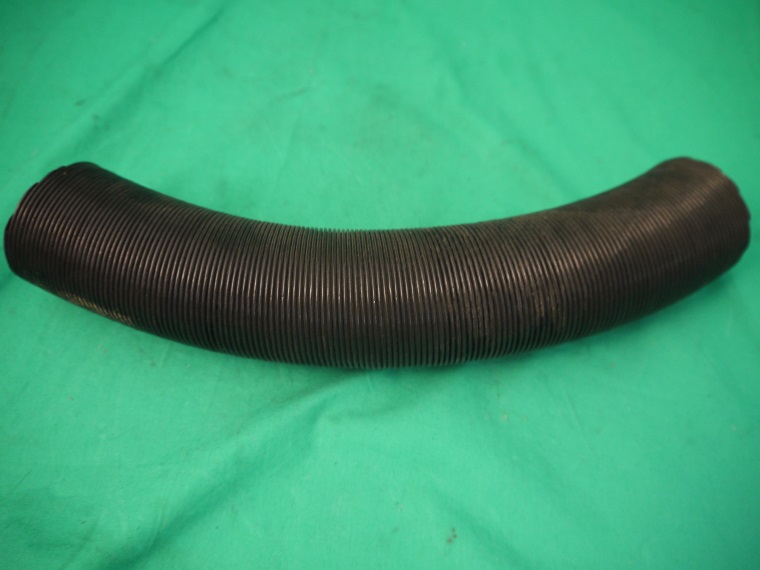 Warmluftschlauch vorne unten