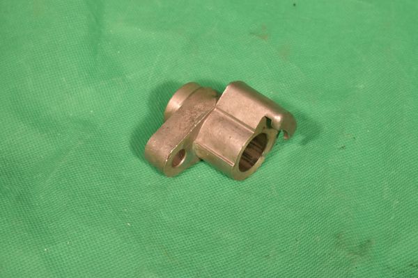 Zündverteilerlagerbock 600D